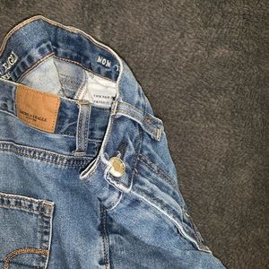 American Eagle. Mom Jean. Size 4. Good Condition.